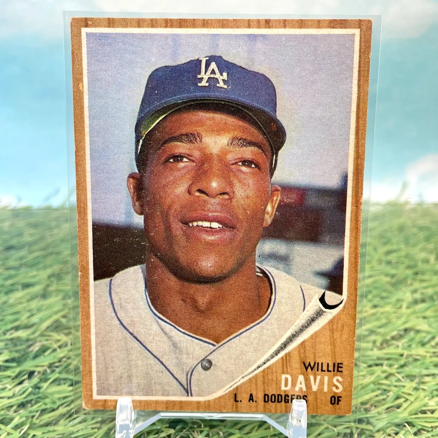 Vintage Willie Davis Los Angeles Dodgers baseball card in protective sleeve for Los Angeles collectors
