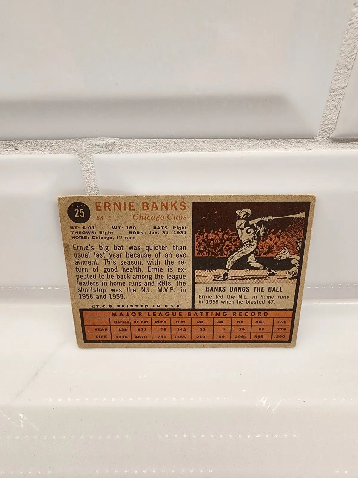 Vintage Ernie Banks 1962 Topps trading card #25 in VG-VGEX condition