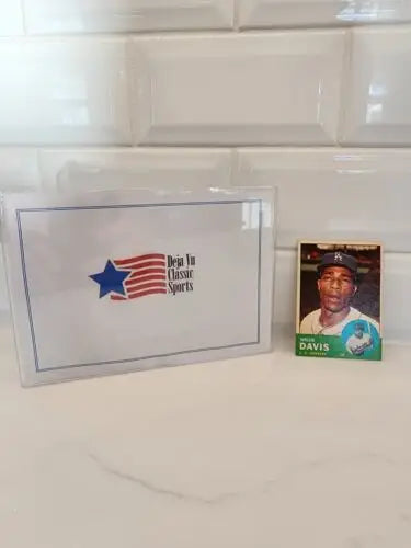 Willie Davis 1963 Topps trading card in protective case Los Angeles Dodgers collectible