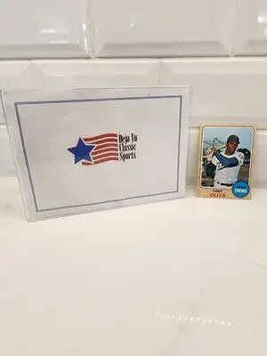 Baseball card and memorabilia holder for 1968 Topps Tony Oliva #165 EX-NM with topps tony oliva