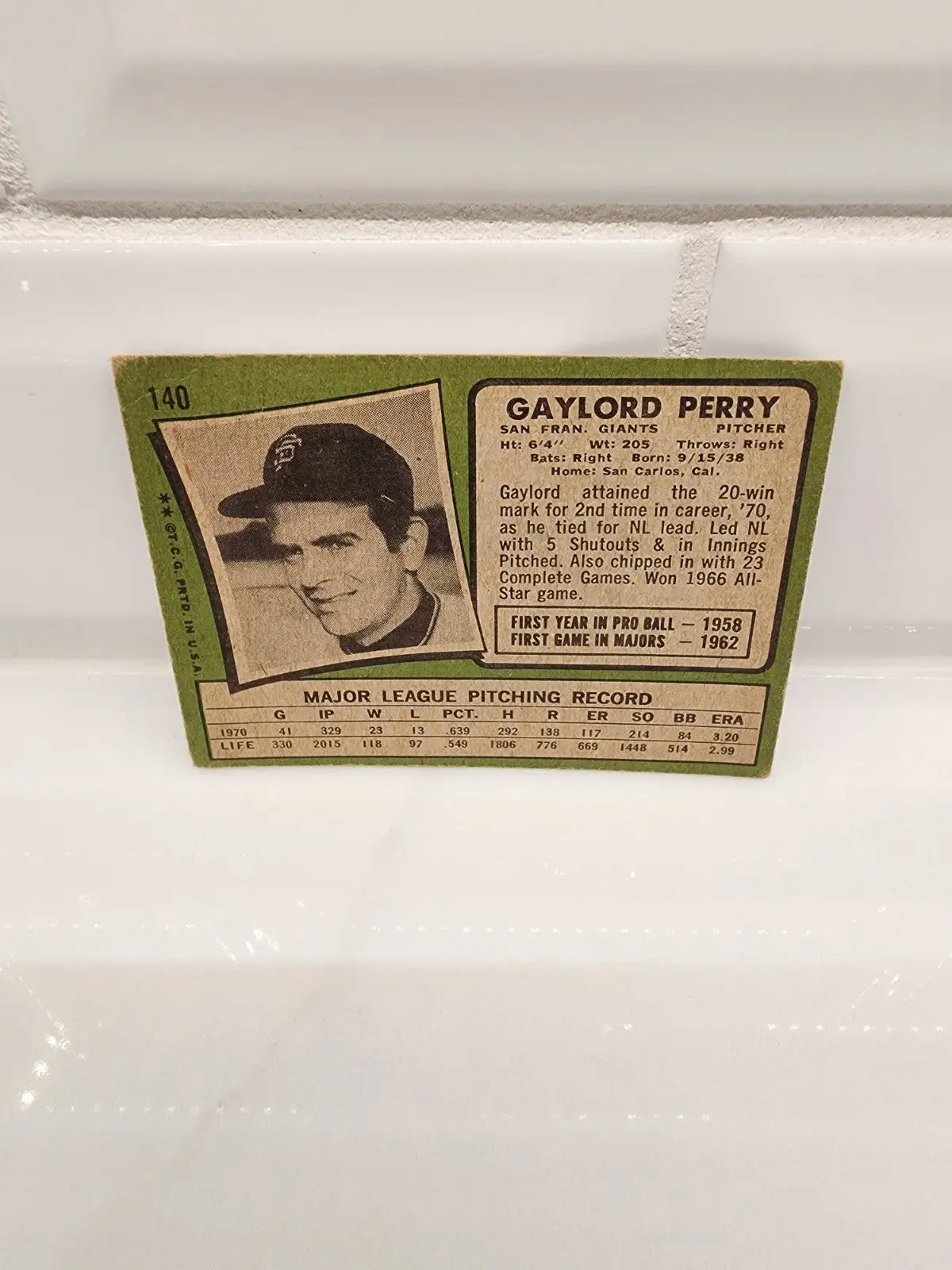 Vintage Gaylord Perry baseball trading card from 1971 Topps #140 sports trading card