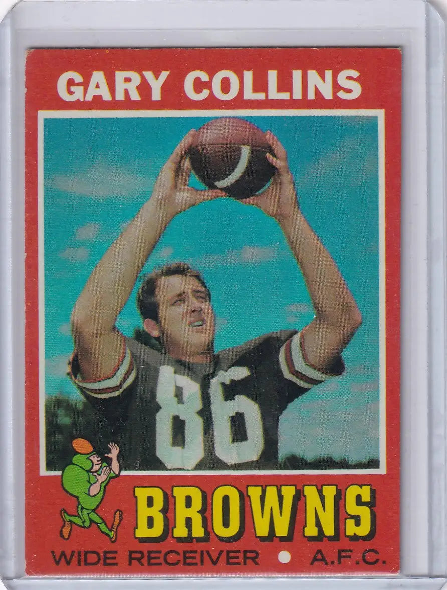 Vintage Topps Football card of Gary Collins from the Cleveland Browns catching a ball