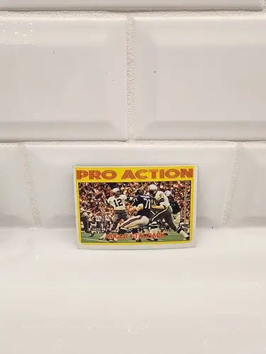 Vintage football card 1972 Topps Pro Action Roger Staubach RC EX-NM collectible