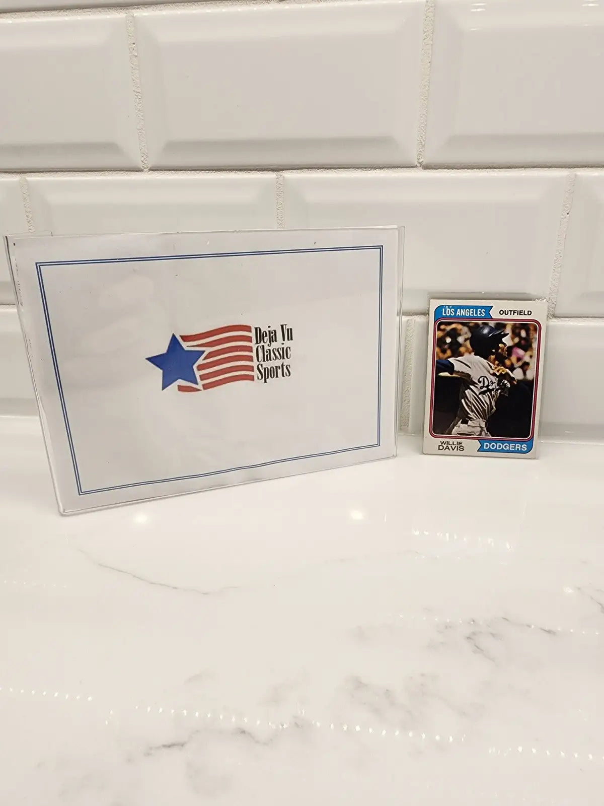 Willie Davis trading card featuring 1974 Topps #165 in protective case