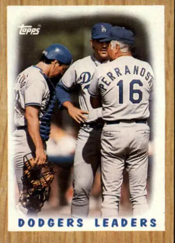 1987 Topps #431 Tom Niedenfuer Alex Trevino Ron Perranoski Dodgers baseball card NM-MT