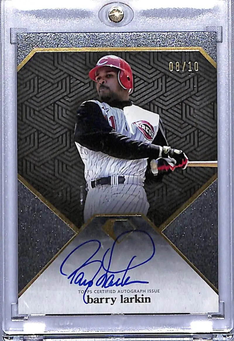 Barry Larkin autographed baseball card from Topps Diamond Icons featuring Cincinnati Reds logo