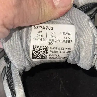 Shoe size tag with product info for Asics Pale Gray Low Top Sneakers Women’s Size 9.5 running shoes