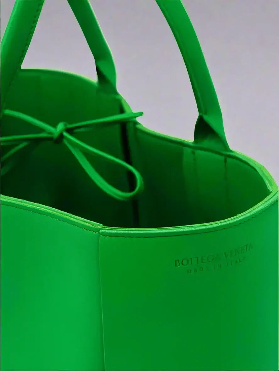 BOTTEGA VENETA GREEN LEATHER HANDBAG - Handbags