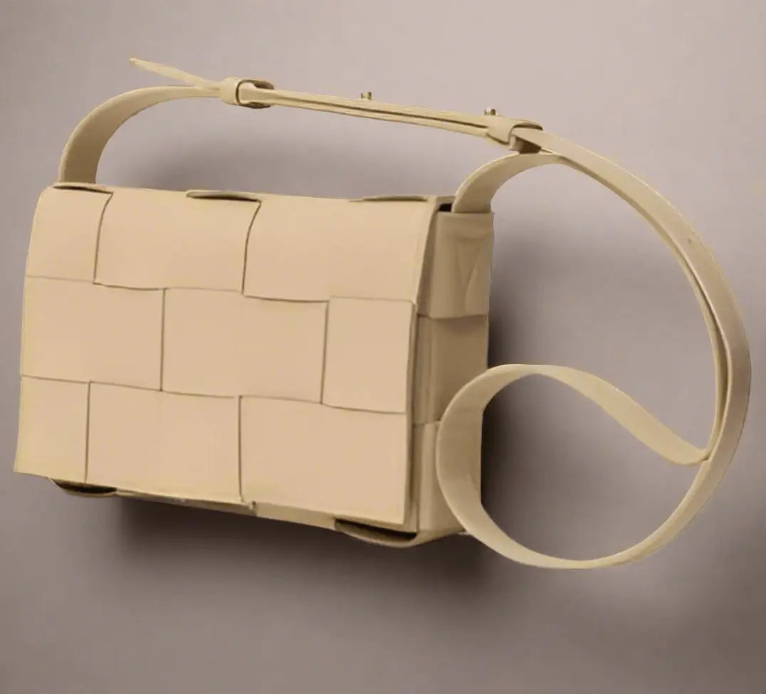 Bottega Veneta women’s BEIGE LEATHER HANDBAG - Handbags