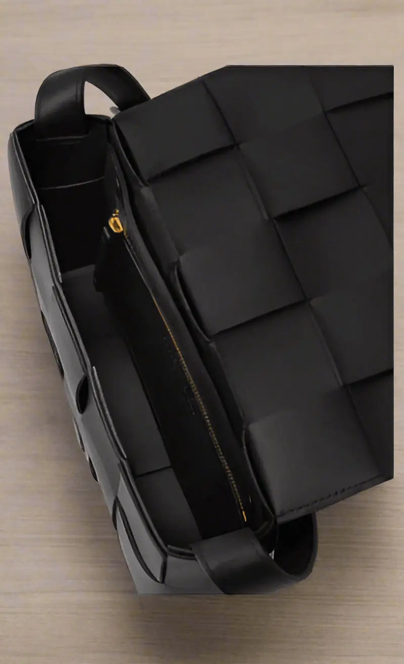 BOTTEGA VENETA women’s BLACK LEATHER HANDBAG ITALY - Handbags