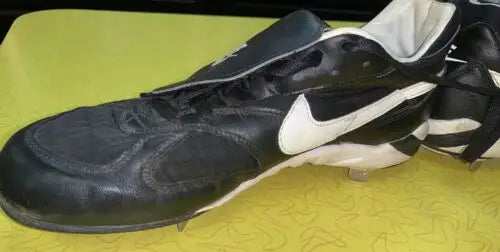 Black and white Nike soccer cleats photo matched to Craig Biggio, JSA Auto certified