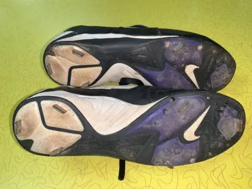 Used black and white baseball cleats matched to Craig Biggio’s game with JSA certification