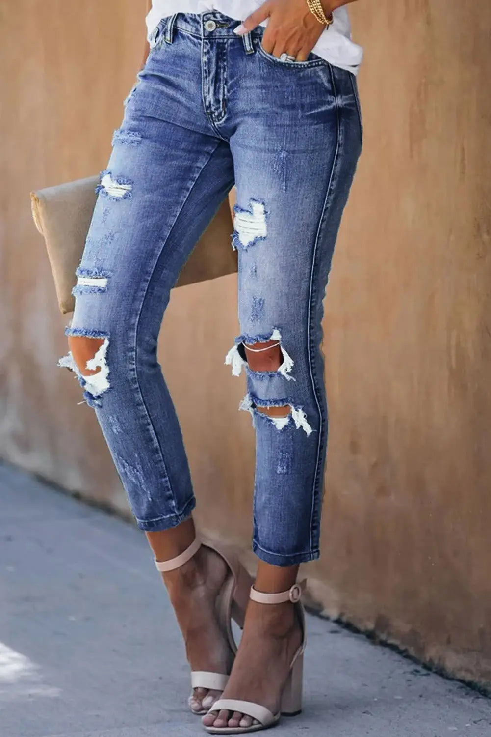 Women’s fading distressed holes crop jeans with ankle-strap heels for casual style