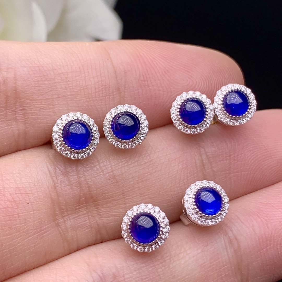 18K Gold Sapphire Stud Earrings