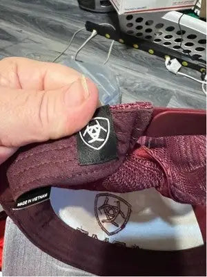 Men’s Ariat Richardson One Size Grey Maroon Trucker Hat