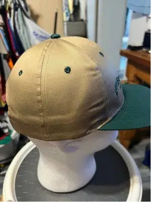 Men’s outdoor cap with tan crown and green brim, boat place baseball hat