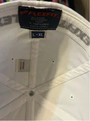 White Flexfit Men’s Pelagic Hat L-XL baseball cap displayed in product image