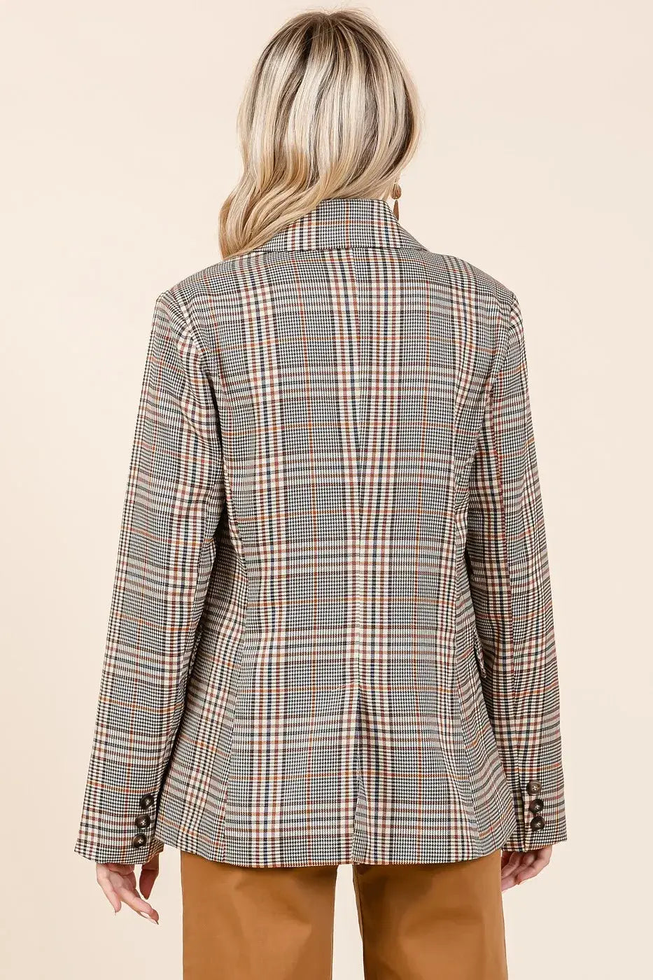 Plaid double breasted blazer with relaxed fit and button closure in brown and beige fabric