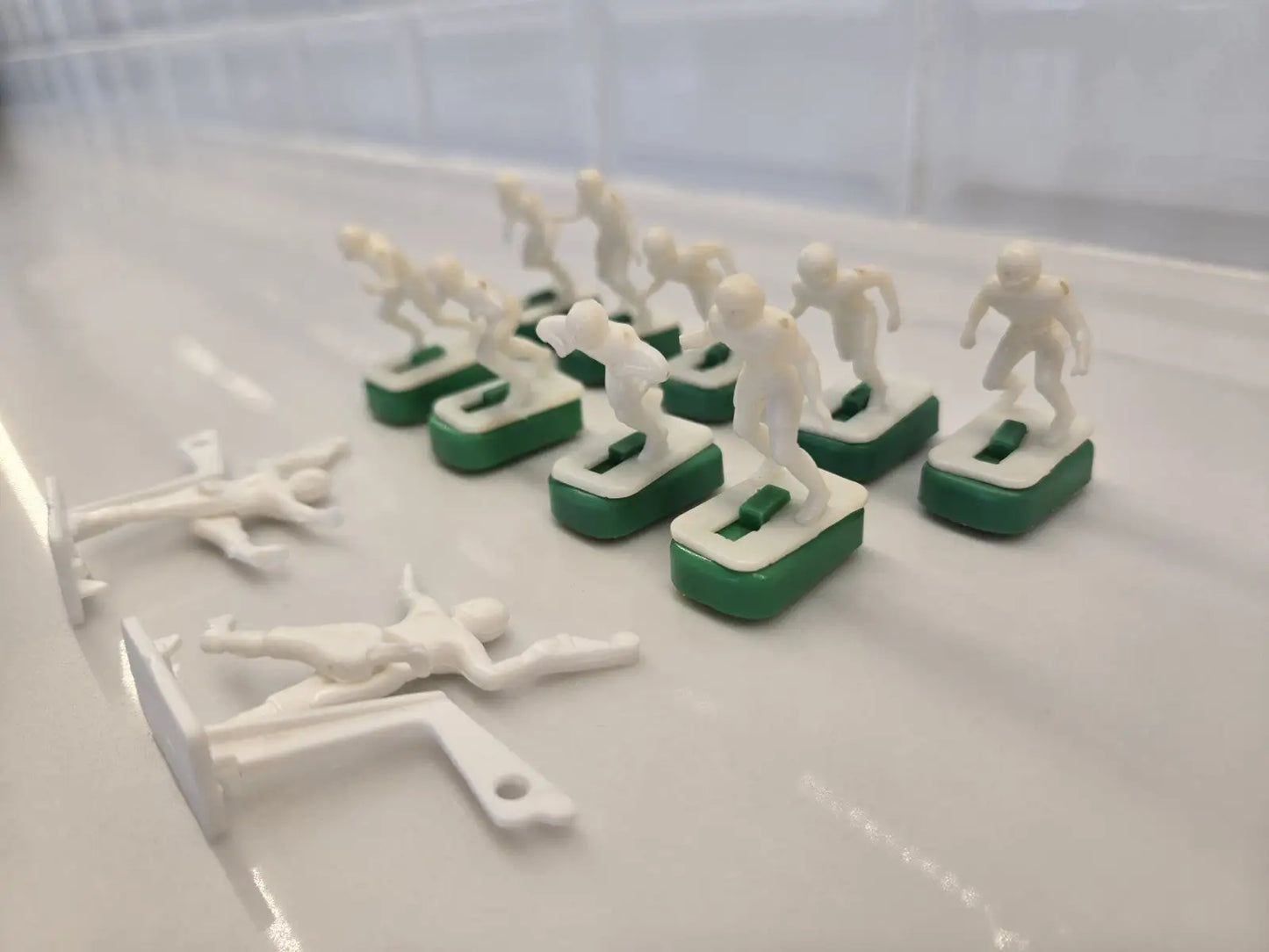 Toy football figures from NFL Vtg 1970s Tudor electronic football set