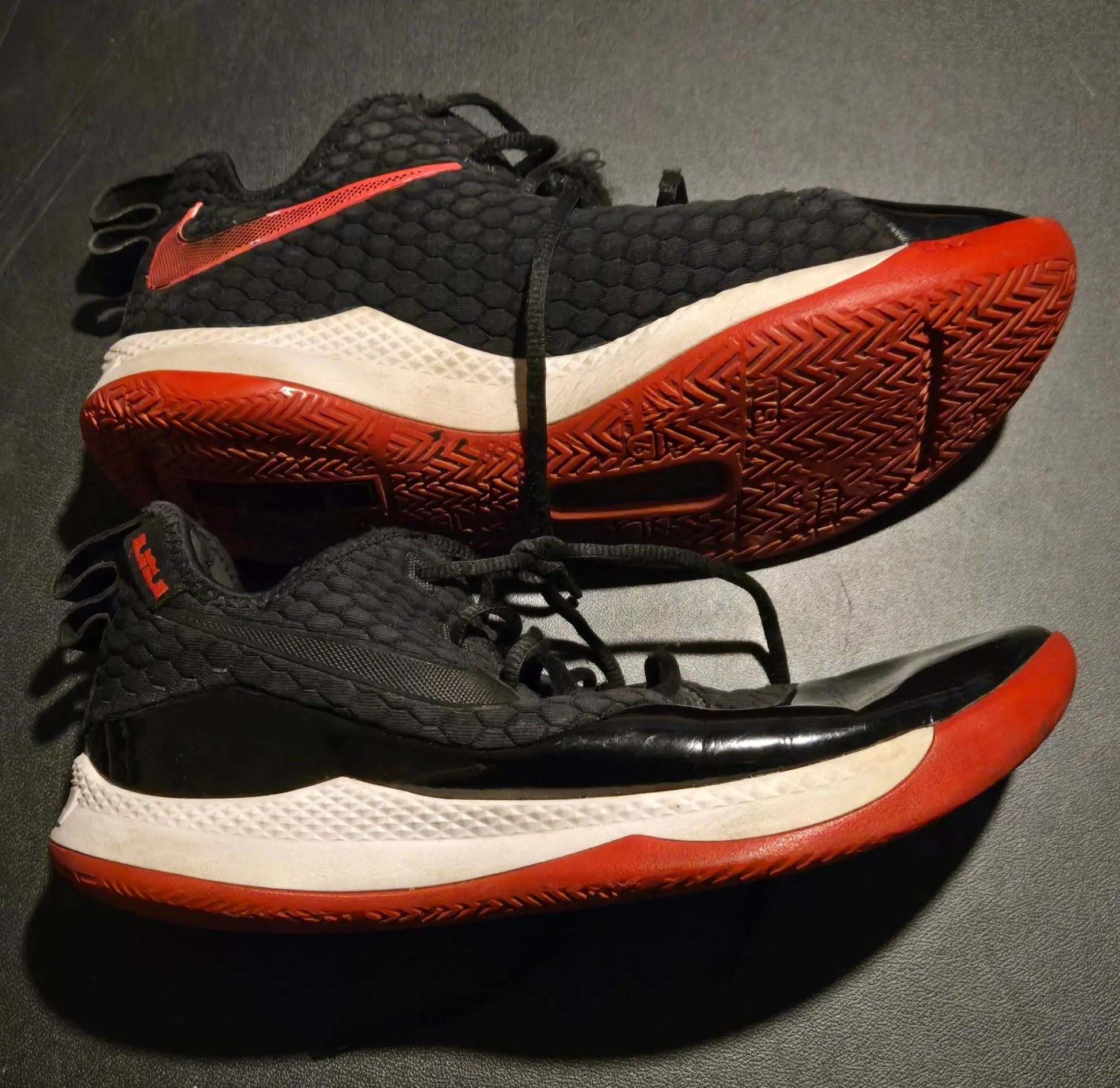 Nike LeBron Witness Basketball Shoes Mens 11 Black Red Low Top BQ9819-001 2018 - Basketball Shoes