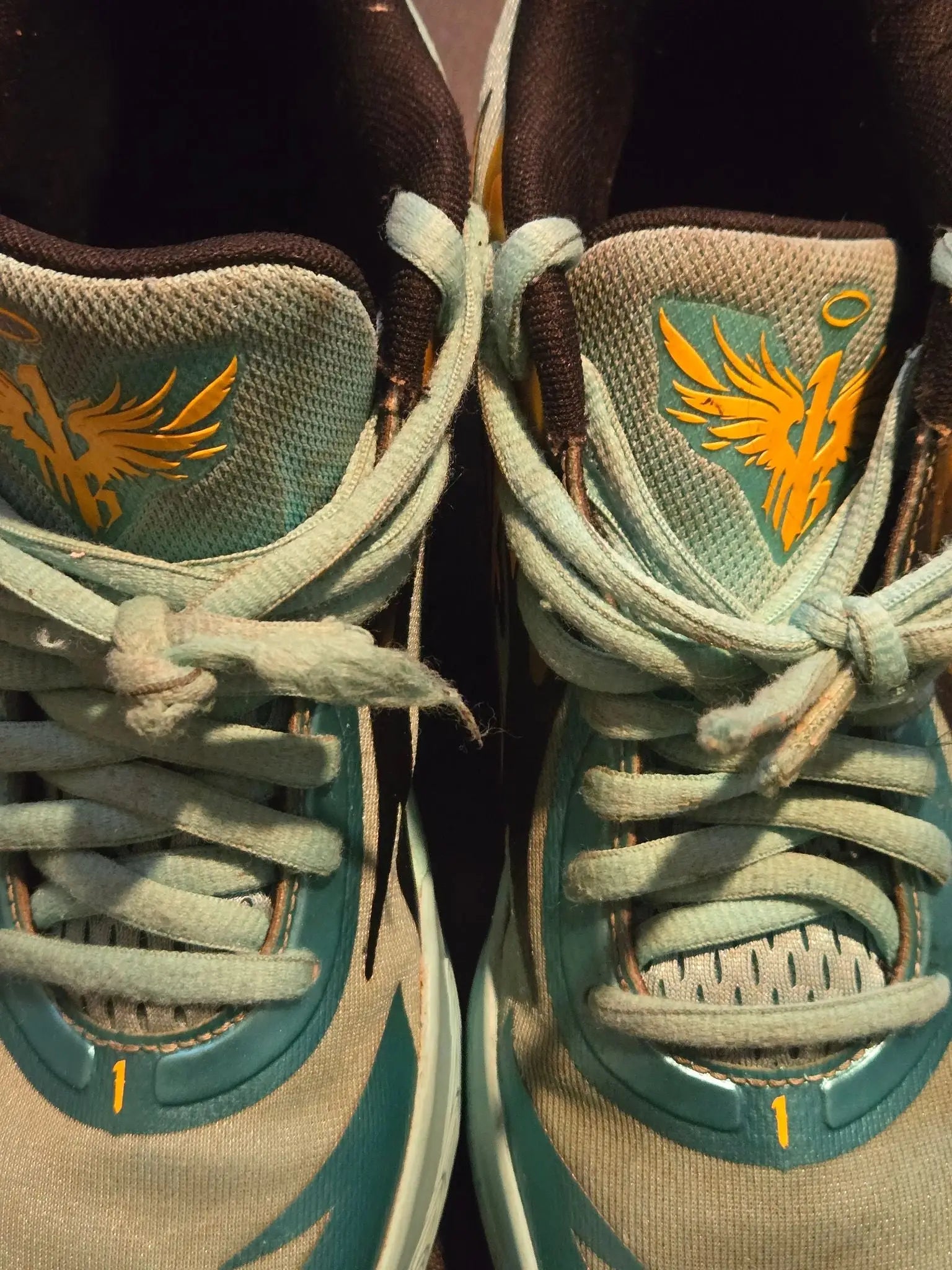Light blue and teal Puma Basketball Shoes Men’s 7 aqua teal athletic sneakers