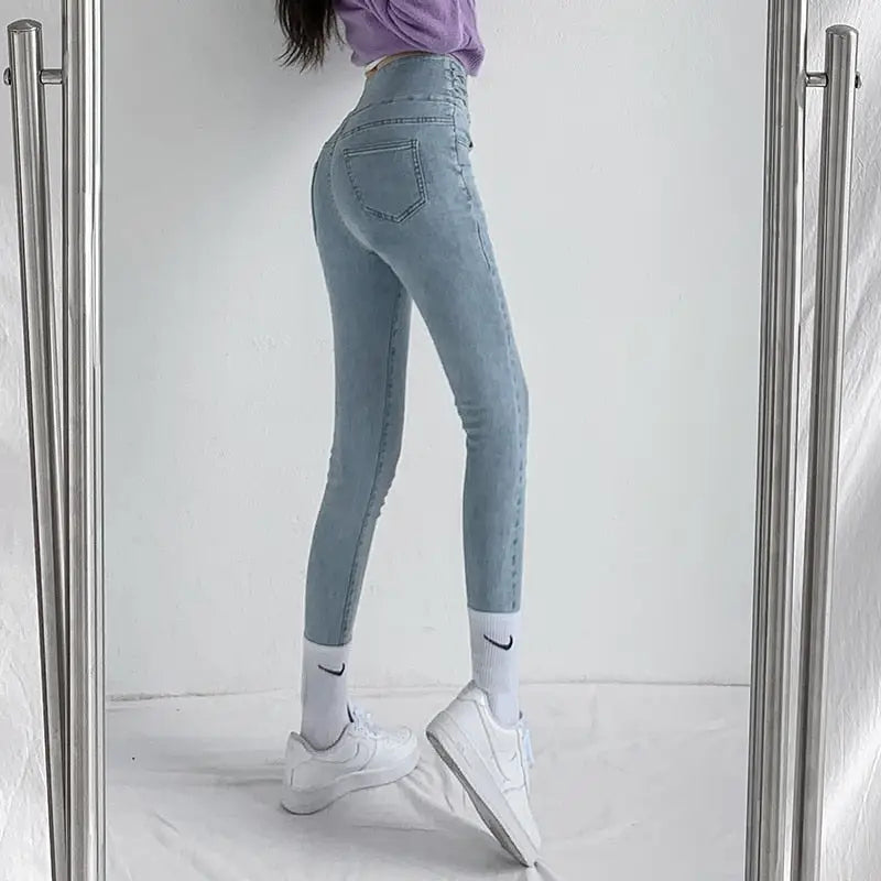 Light-wash vintage high waist skinny pencil jeans for women with slim stretch fit