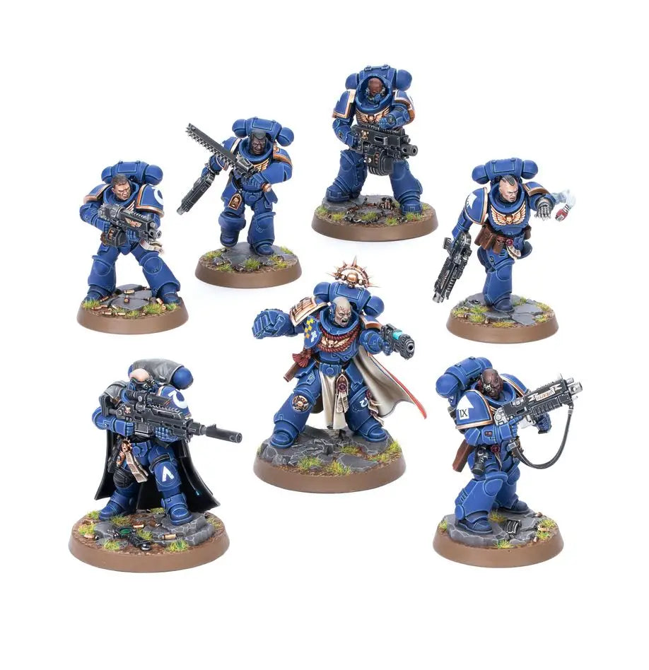 Seven blue Warhammer 40K figurines from the Kill Team starter set for Warhammer 40K gaming