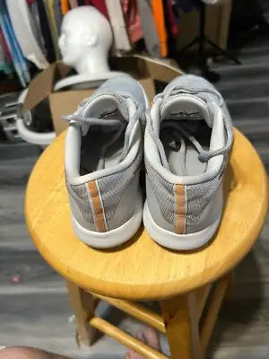 Women’s Nike Flex Contact running shoes in light gray with white soles and tan accents