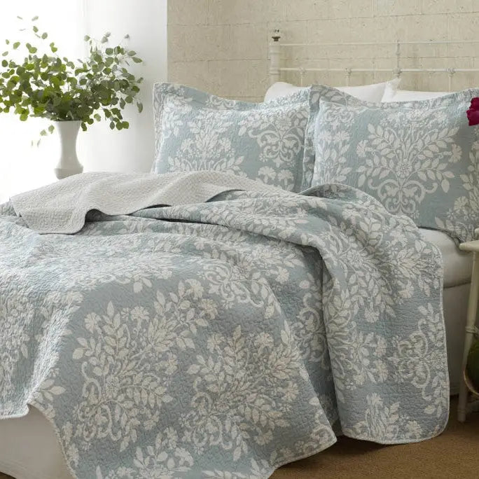 100% Cotton King size 3-Piece Coverlet Quilt Set in Blue White Floral Pattern - Bedroom > Quilts & Blankets