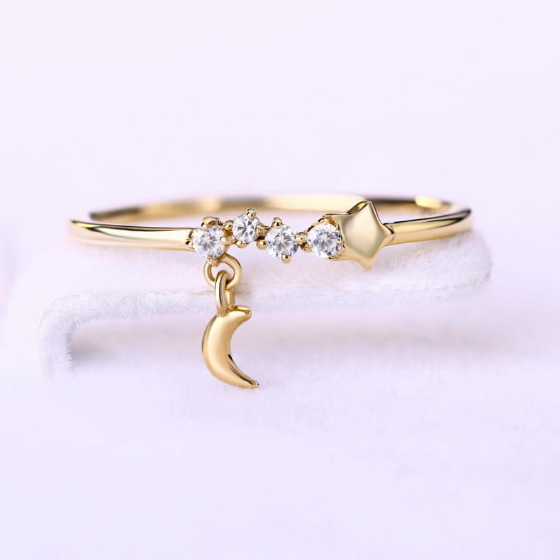 Luxurious 14K Gold Star Moon Ring Detail