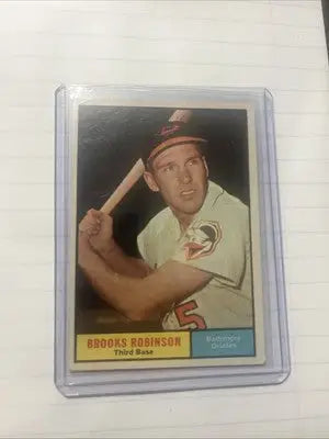 1961 Topps Brooks Robinson #10 baseball card showcasing Brooks Robinson collectible