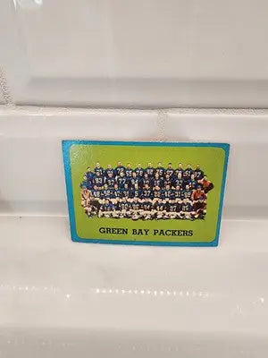 Green Bay Packers team photo card from 1963 Topps, featuring green bay packers memorabilia
