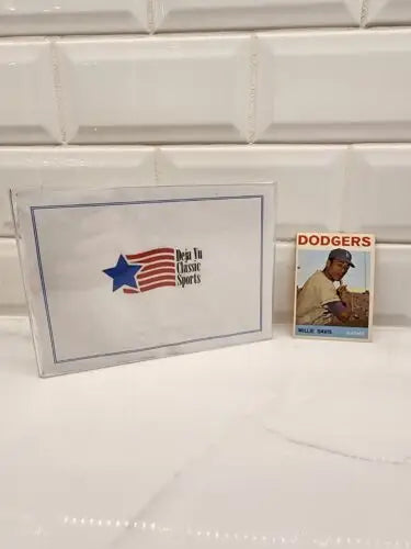 Trading card featuring Willie Davis in display case, 1964 Topps #68 Willie Davis EX-NM