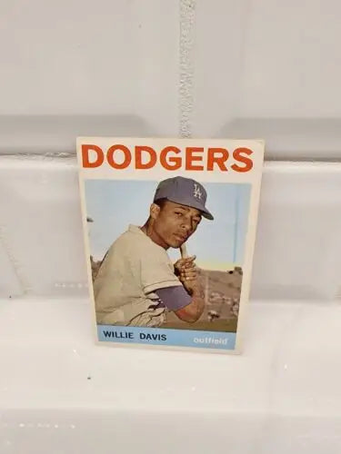1964 Topps Willie Davis trading card featuring Willie Dodgers baseball collectible
