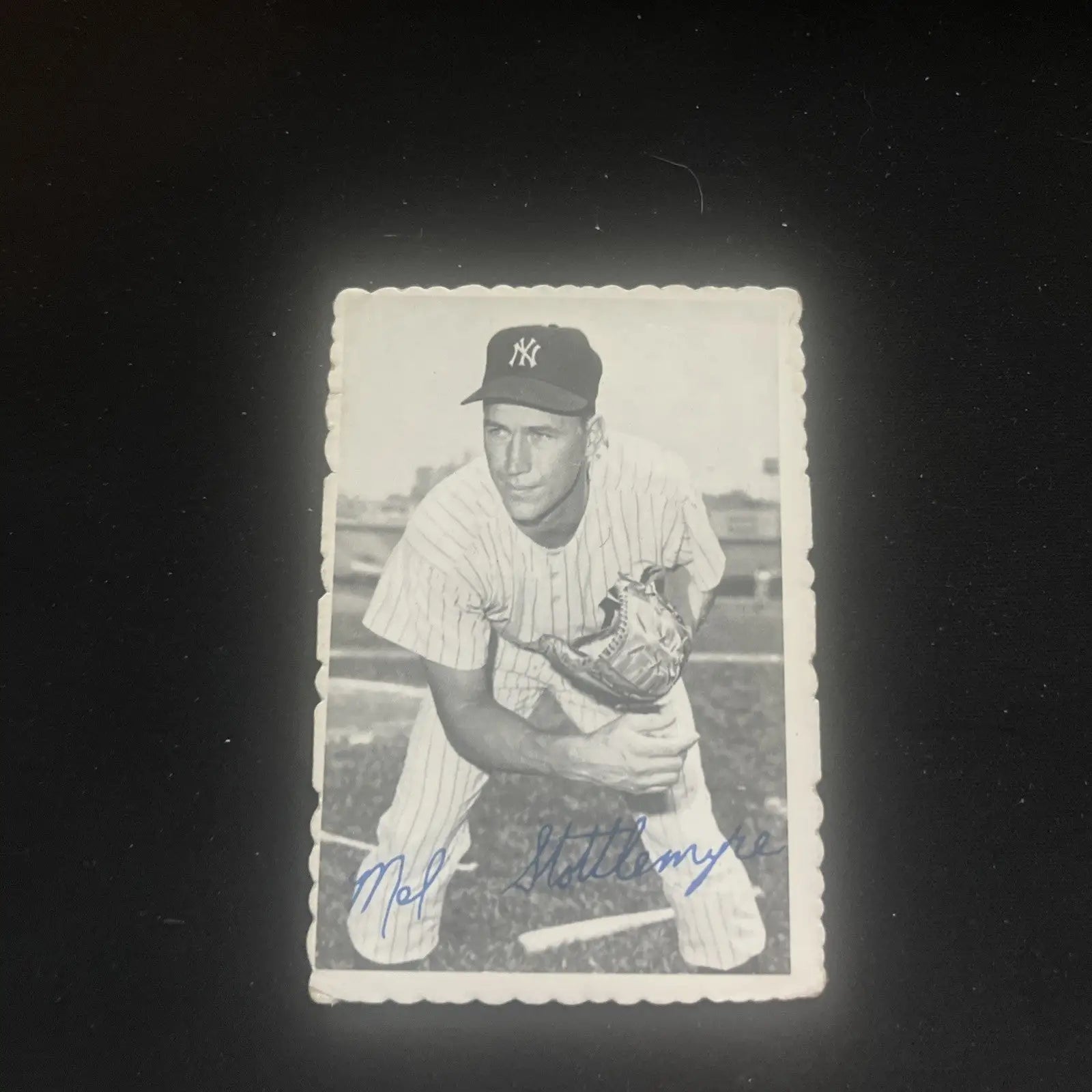 Signed vintage Mel Stottlemyre Deckle Edge trading card from 1969 Topps #13