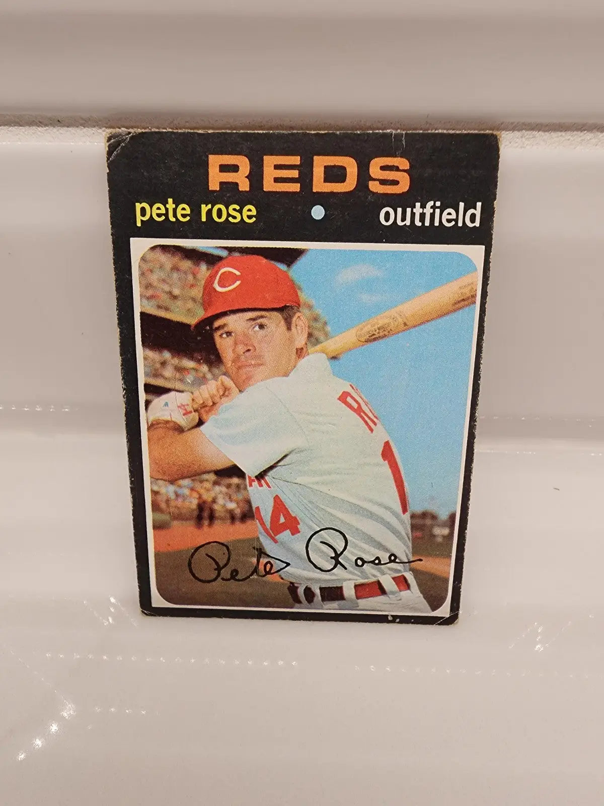 Pete Rose baseball trading card from 1971 Topps Cincinnati Reds collection