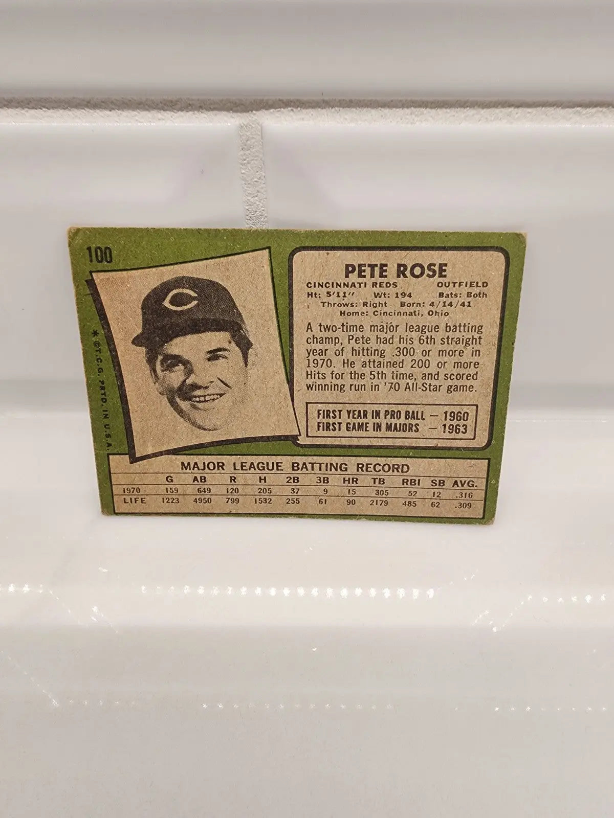 Vintage Pete Rose baseball trading card from 1971 Topps Cincinnati Reds collection