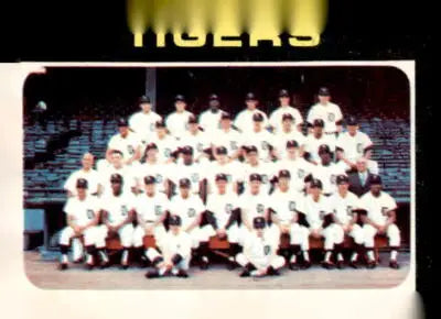 Vintage Detroit Tigers team photo on 1971 Topps #336 Detroit Tigers EX trading card