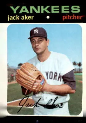 1971 Topps Jack Aker trading card featuring York Yankees player showcase