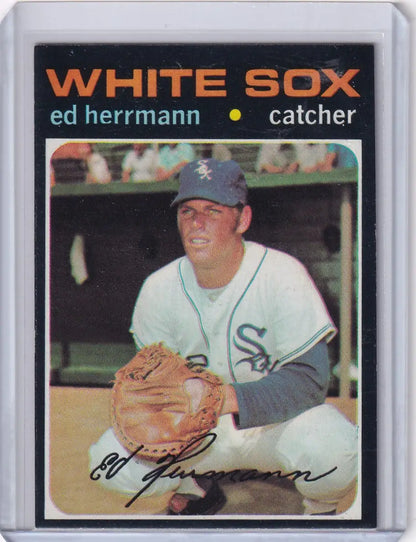 1971 Topps Baseball card of Ed Herrmann in Chicago White Sox uniform catching