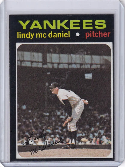 Lindy McDaniel 1971 Topps Baseball card featuring New York Yankees pitcher