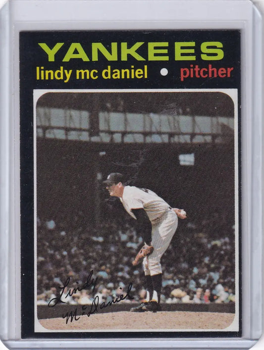 Lindy McDaniel 1971 Topps Baseball card featuring New York Yankees pitcher