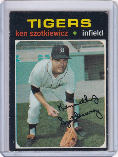 Vintage 1971 Topps Baseball card of Ken Szotkiewicz fielding for the Detroit Tigers