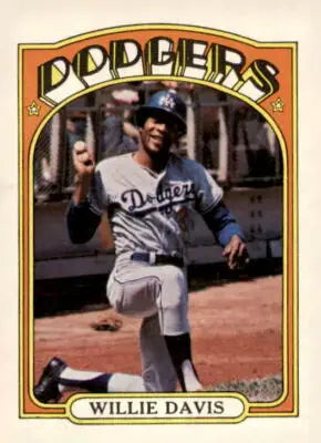 Willie Davis baseball card from 1972 Topps #390 in EX-MT condition