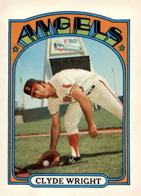 Clyde Wright baseball card displayed in 1972 Topps #55 Clyde Wright product image