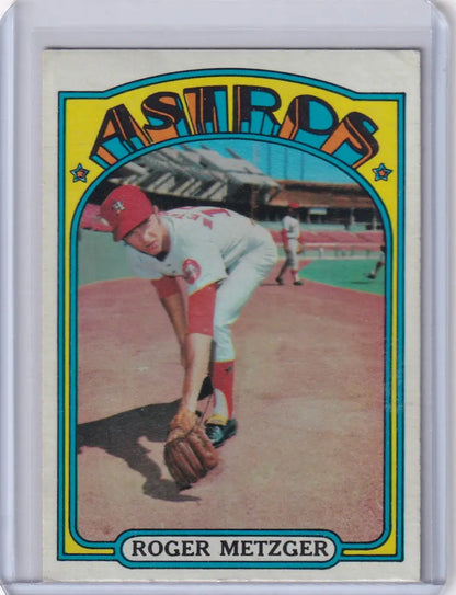 1972 Topps Baseball card of Roger Metzger in fielding position for Houston Astros