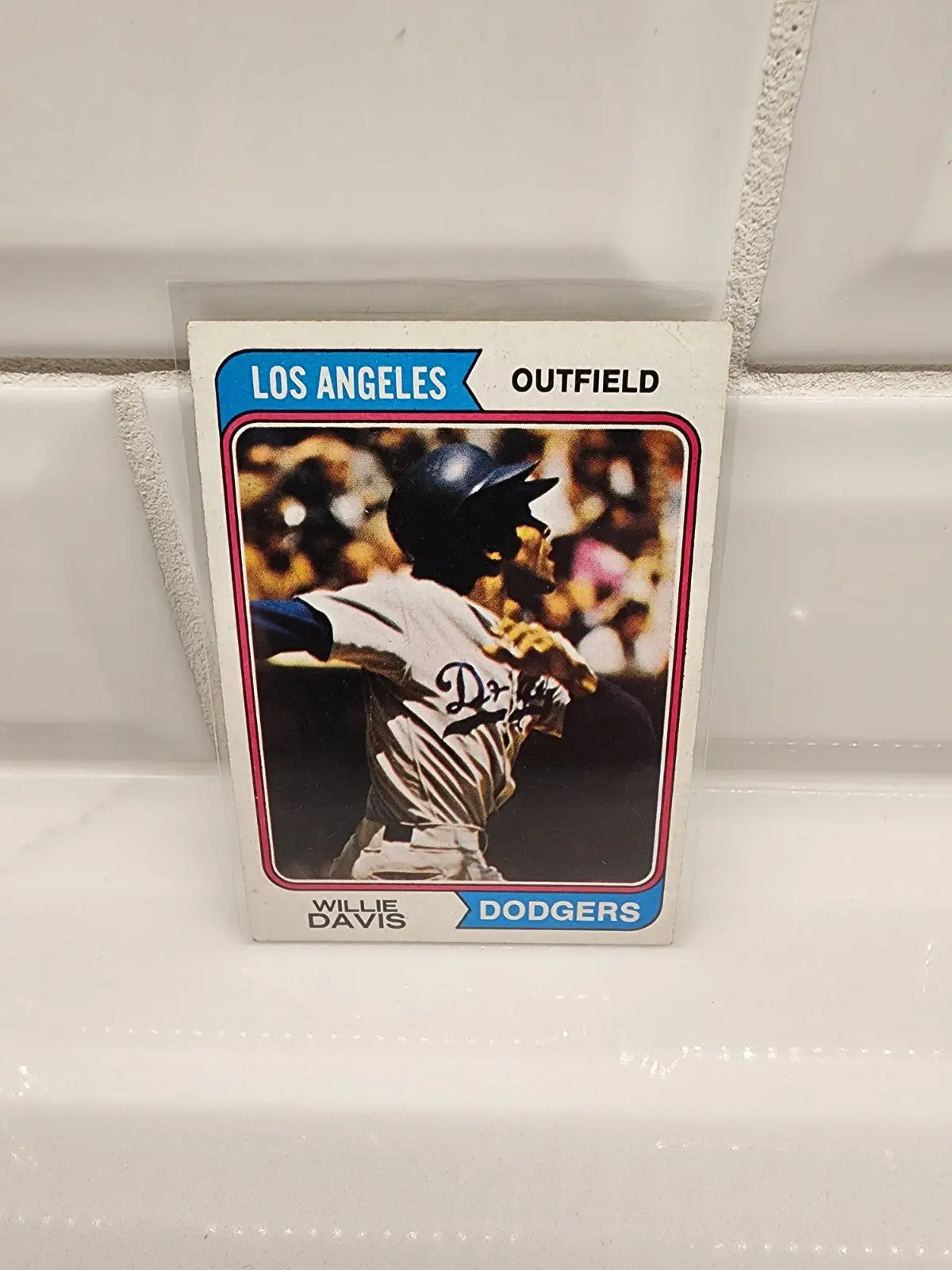 Willie Davis baseball trading card from 1974 Topps #165 featuring Willie Davis