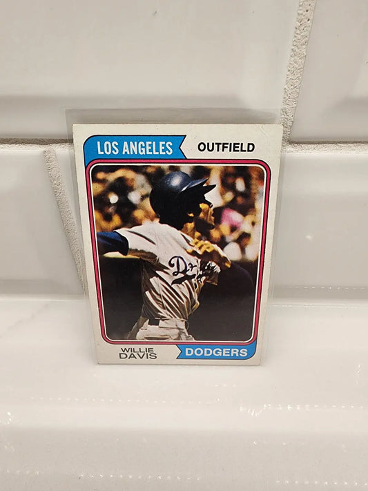 Willie Davis baseball trading card from 1974 Topps #165 featuring Willie Davis