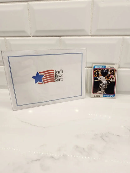 Willie Davis trading card featuring 1974 Topps #165 in protective case