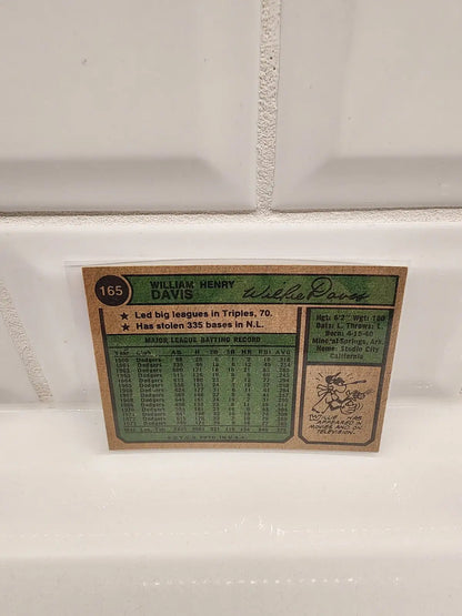 Vintage Willie Davis trading card featuring 1974 Topps #165 in EX-NM condition